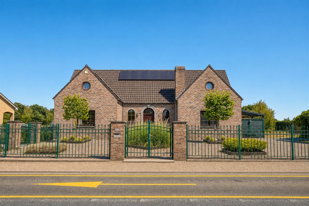 Ruime woning op een perceel van 20a!
