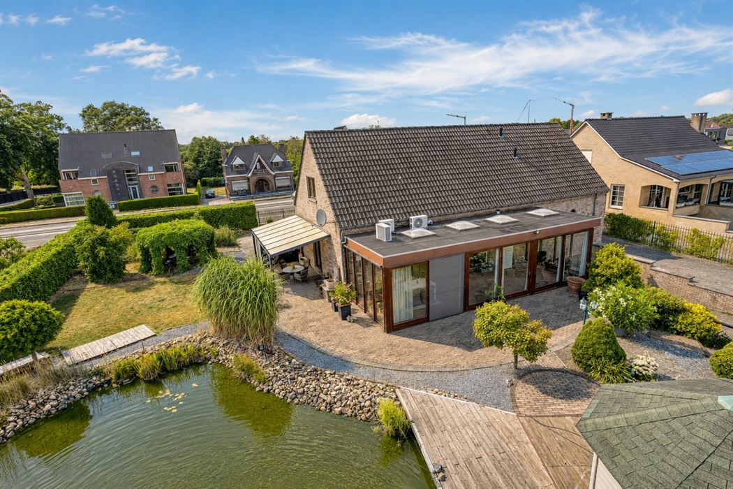 Ruime woning op een perceel van 20a!