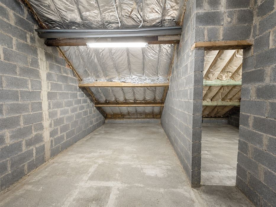 Verrassend ruime gezinswoning met 4 slaapkamers, kelder, zolder en een grote inpandige garage!