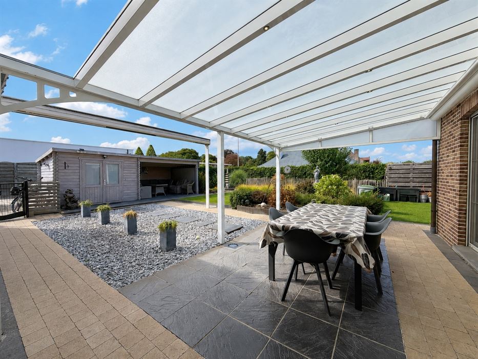 Verrassend ruime gezinswoning met 4 slaapkamers, kelder, zolder en een grote inpandige garage!