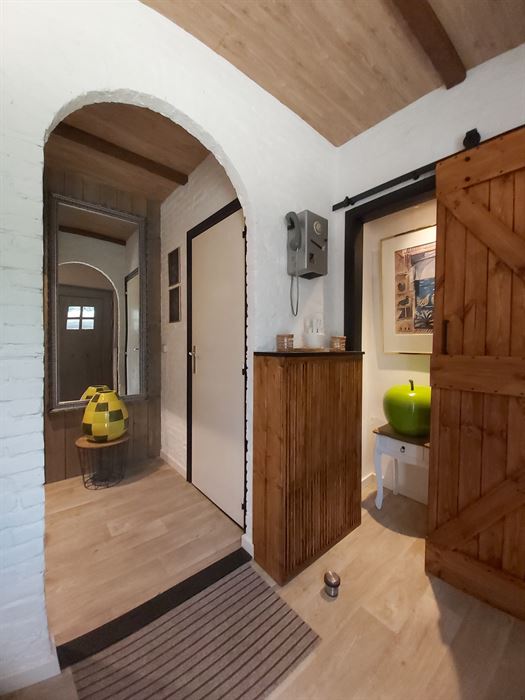 Ruime, verder af te werken gezinswoning met vier slaapkamers, EPC-label C, vrijstaande garage en een perceel van 562 m² in een rustige, doodlopende straat in Maasmechelen!