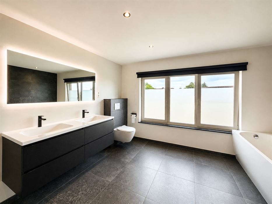 Instapklaar wonen met energiezuinig comfort, verrassend veel ruimte en een zonnige tuin.