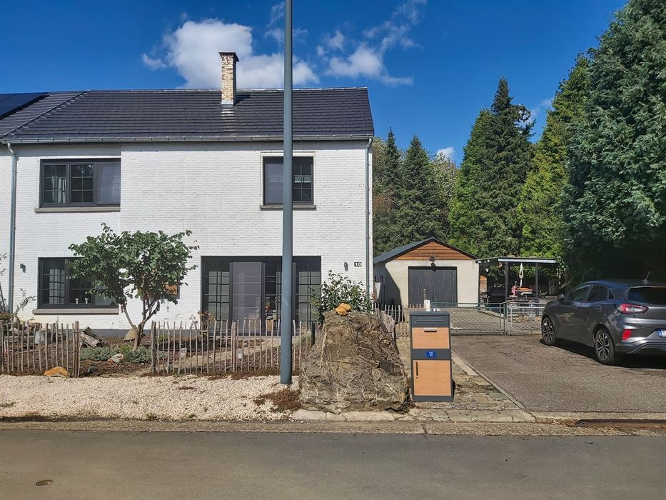 Ruime, verder af te werken gezinswoning met vier slaapkamers, EPC-label C, vrijstaande garage en een perceel van 562 m² in een rustige, doodlopende straat in Maasmechelen!