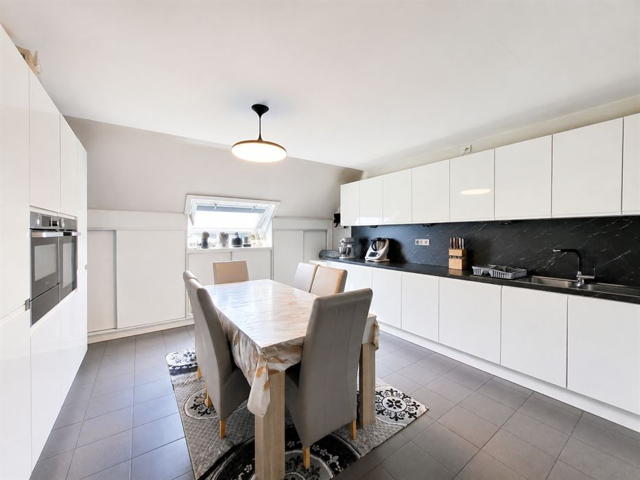 Duplex dakappartement met 2 slaapkamers en terras