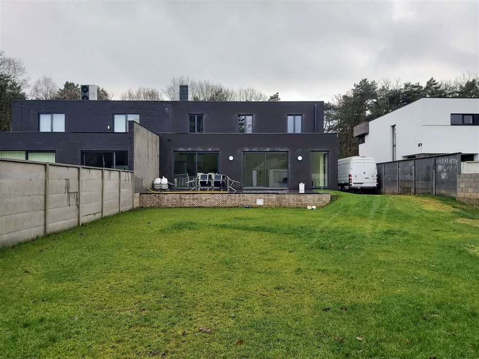 Nieuwbouwwoning met 5 slaapkamers, 2 badkamers op perceel van 8a41ca te Maasmechelen!
