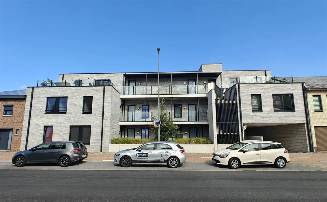 Gelijkvloers appartement met 2 slaapkamers een ruim terras, tuin en extra gemeenschappelijke tuin