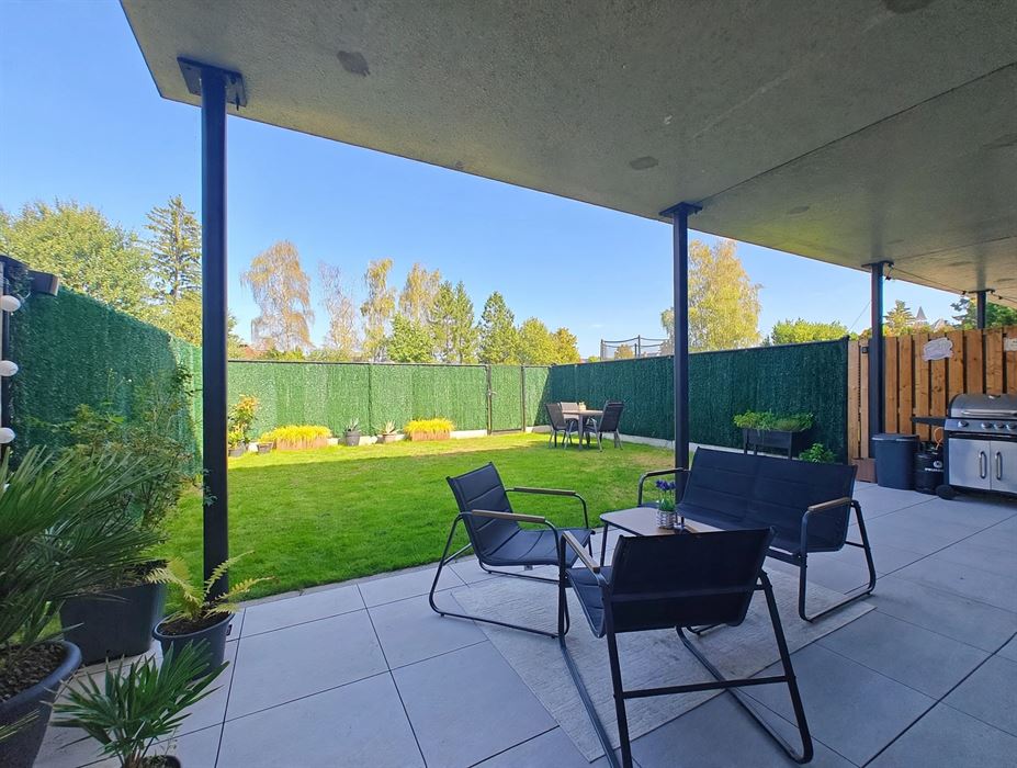 Gelijkvloers appartement met 2 slaapkamers een ruim terras, tuin en extra gemeenschappelijke tuin