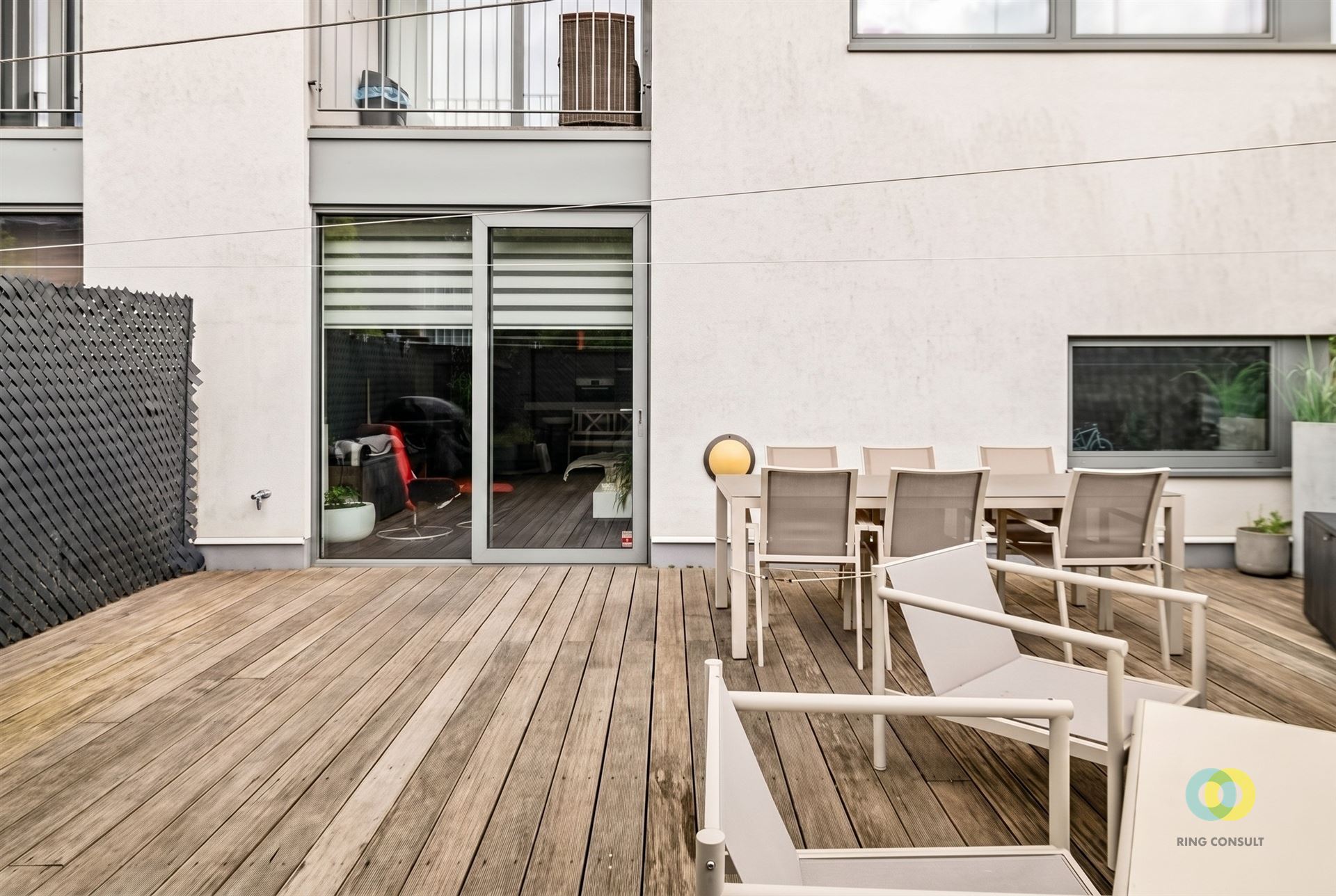 modern-outdoor-patio-space