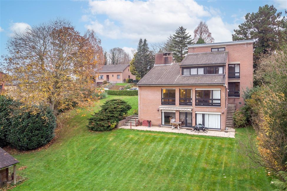 Uitzonderlijk ruime villa van 374m² in Centrum Overijse