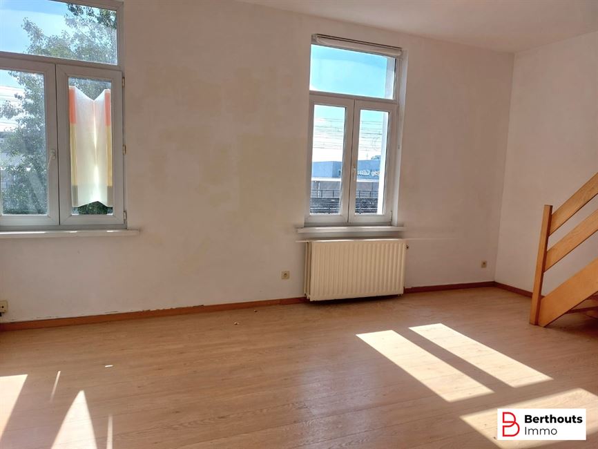 APPARTEMENT OP DE 2 E VERDIEPING