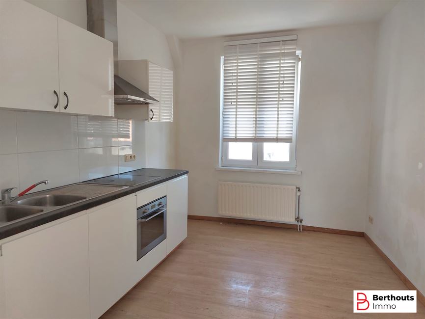 APPARTEMENT OP DE 2 E VERDIEPING