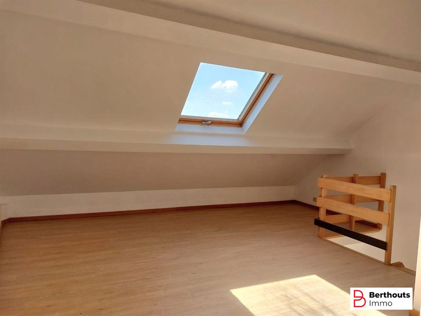 APPARTEMENT OP DE 2 E VERDIEPING