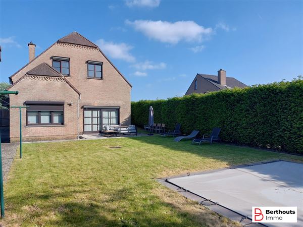 Ruime woning met zwembad
