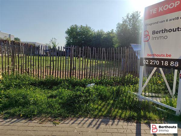 Mooie villagrond (6are18) gelegen in het landelijke Humbeek