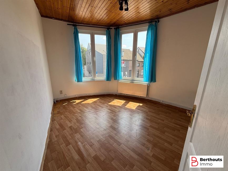 APPARTEMENT 1 CHAMBRE A RENOVER