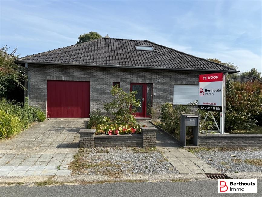 VILLA MET MOOIE TUIN OP 11 ARE 27 CA