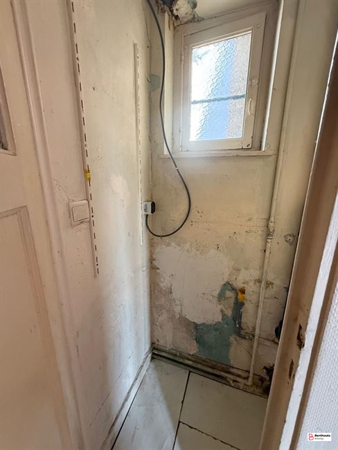 APPARTEMENT 1 CHAMBRE A RENOVER