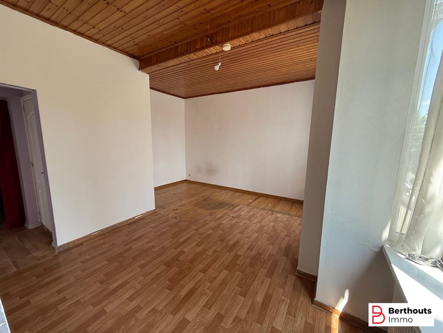 APPARTEMENT 1 CHAMBRE A RENOVER