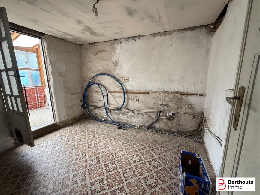 TE RENOVEREN WONING MET TUIN