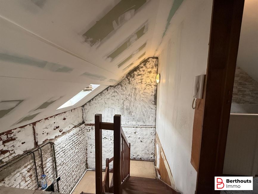 TE RENOVEREN WONING MET TUIN