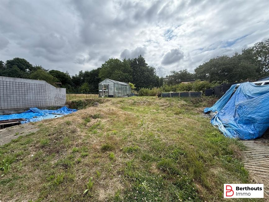 TE RENOVEREN WONING MET TUIN