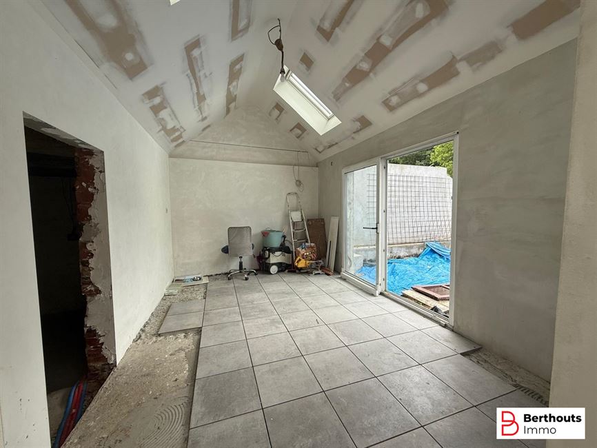 TE RENOVEREN WONING MET TUIN