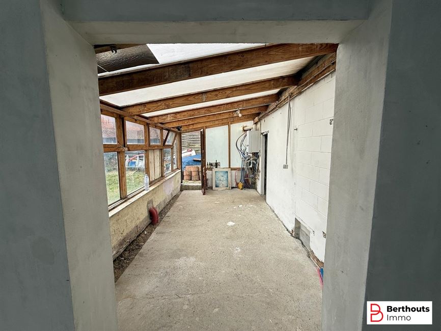 TE RENOVEREN WONING MET TUIN