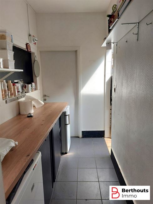 Immeuble polyvalent avec espace commercial et duplex