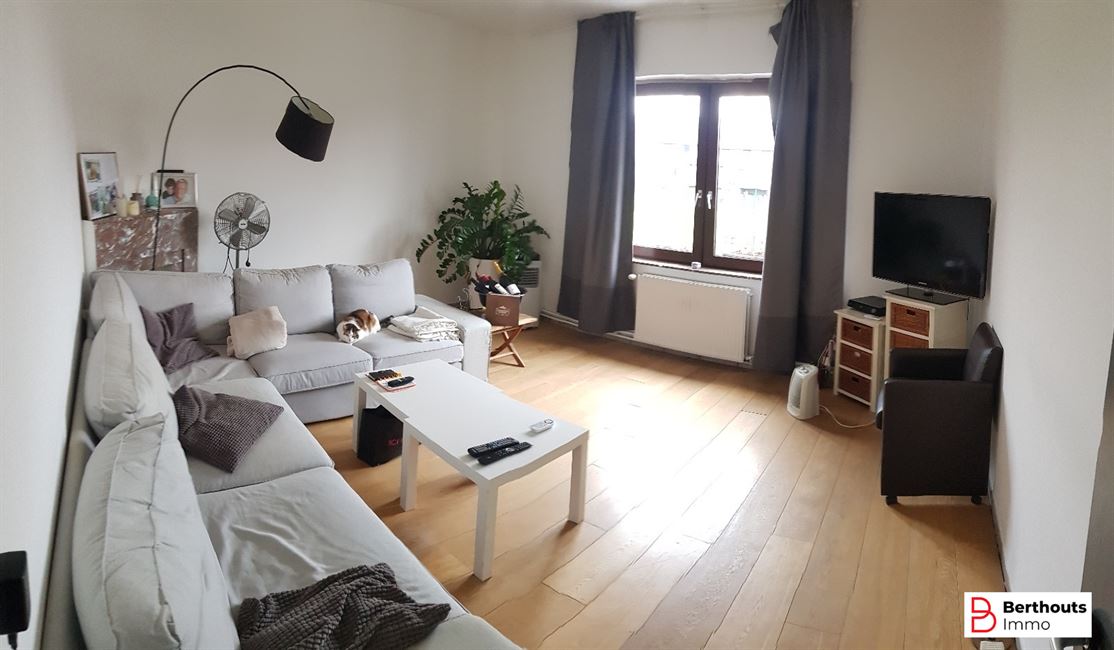 Immeuble polyvalent avec espace commercial et duplex