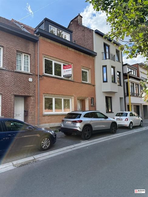 GERENOVEERDE WONING MET 5  SLKMS