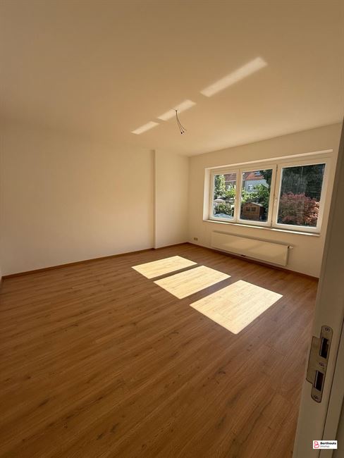 GERENOVEERDE WONING MET 5  SLKMS