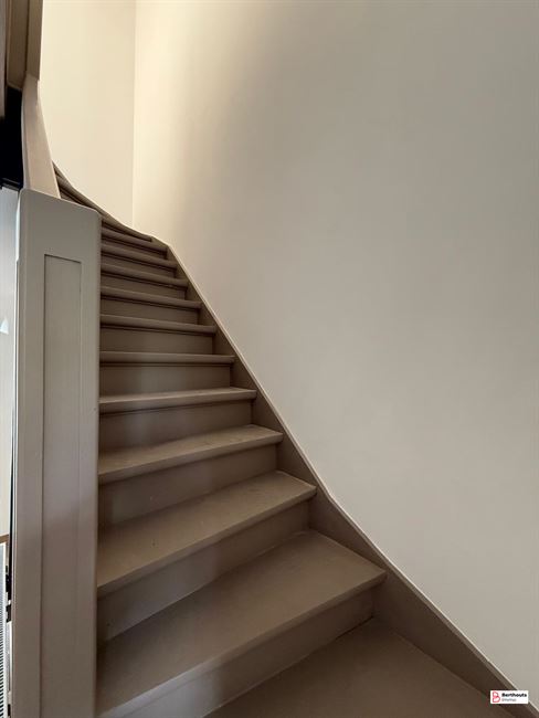 GERENOVEERDE WONING MET 5  SLKMS