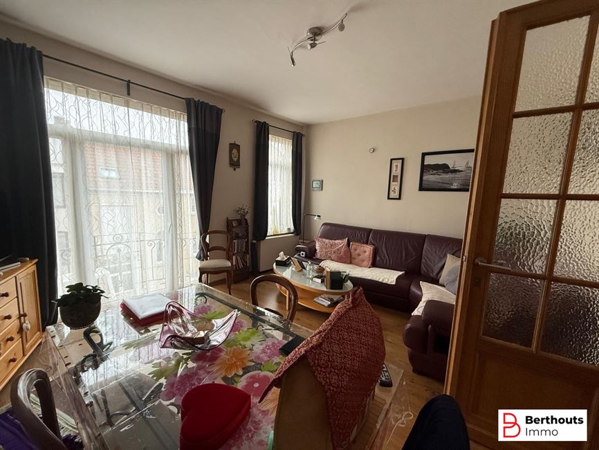 OBRENGSTEIGENDOM MET 2 APPARTEMENTEN