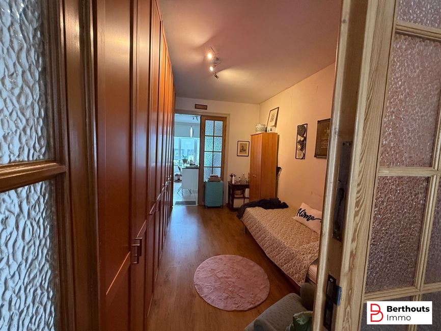 OBRENGSTEIGENDOM MET 2 APPARTEMENTEN