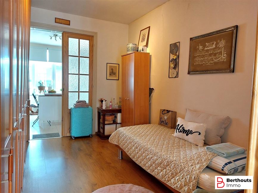 OBRENGSTEIGENDOM MET 2 APPARTEMENTEN