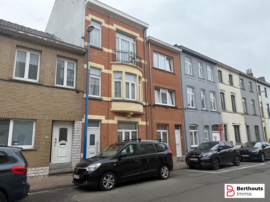 OBRENGSTEIGENDOM MET 2 APPARTEMENTEN