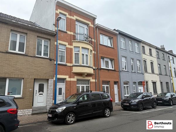 OBRENGSTEIGENDOM MET 2 APPARTEMENTEN