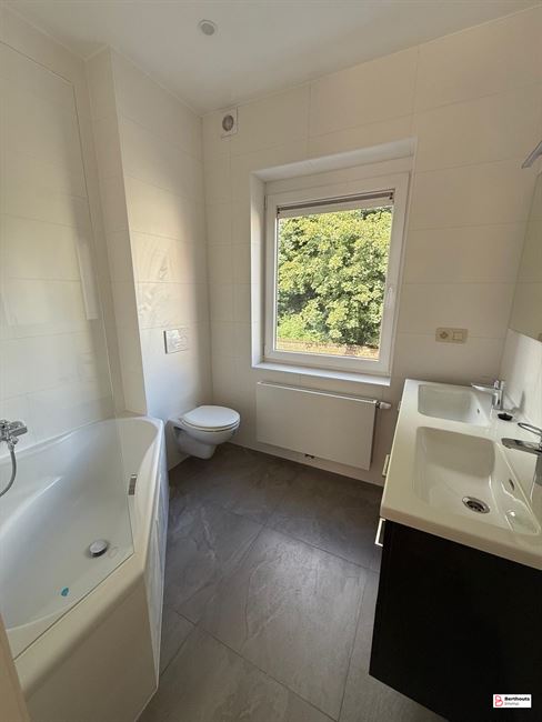 GERENOVEERDE WONING MET 5  SLKMS