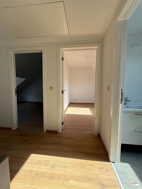 GERENOVEERDE WONING MET 5  SLKMS
