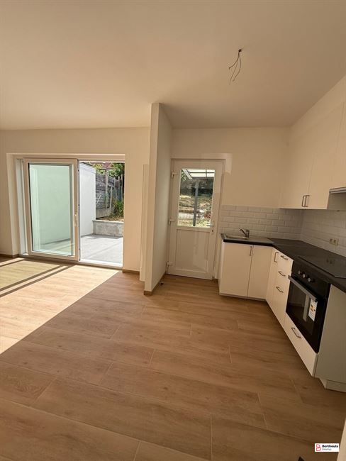 GERENOVEERDE WONING MET 5  SLKMS