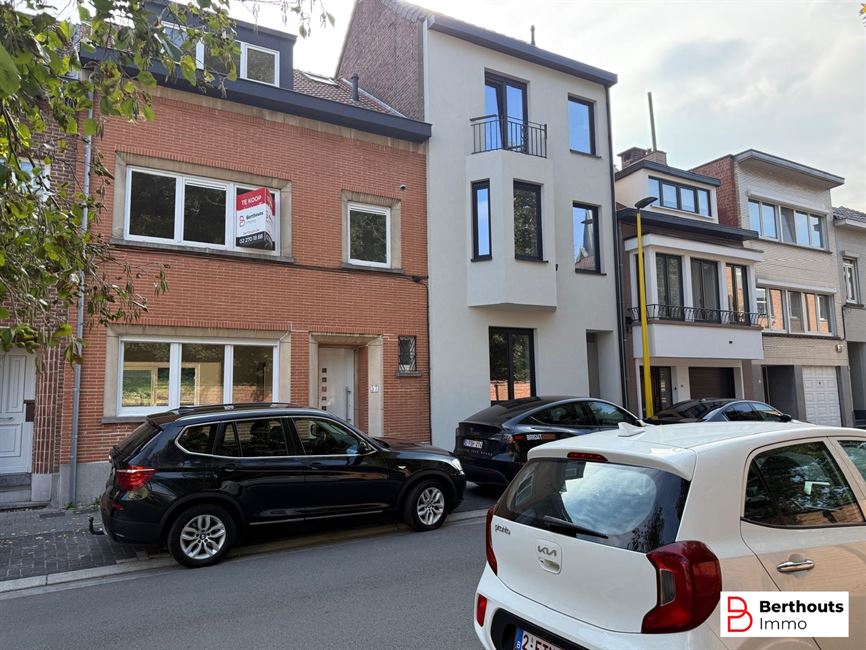 GERENOVEERDE WONING MET 5  SLKMS