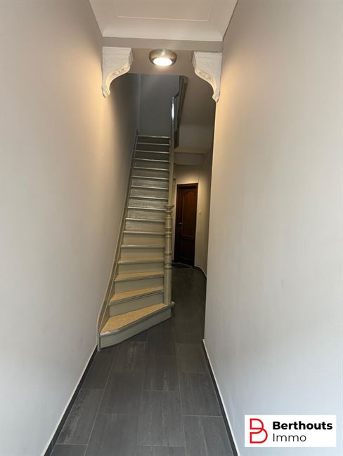 OBRENGSTEIGENDOM MET 2 APPARTEMENTEN