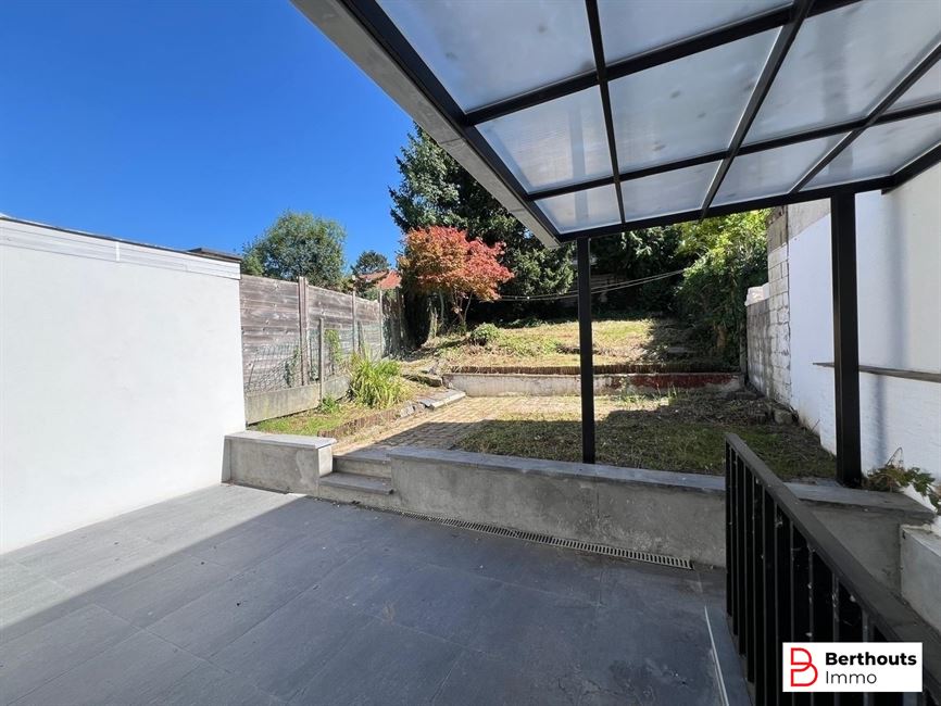 GERENOVEERDE WONING MET 5  SLKMS