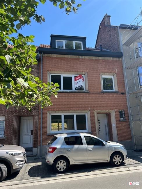 GERENOVEERDE WONING MET 5  SLKMS