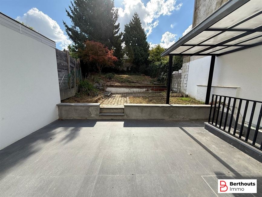 GERENOVEERDE WONING MET 5  SLKMS