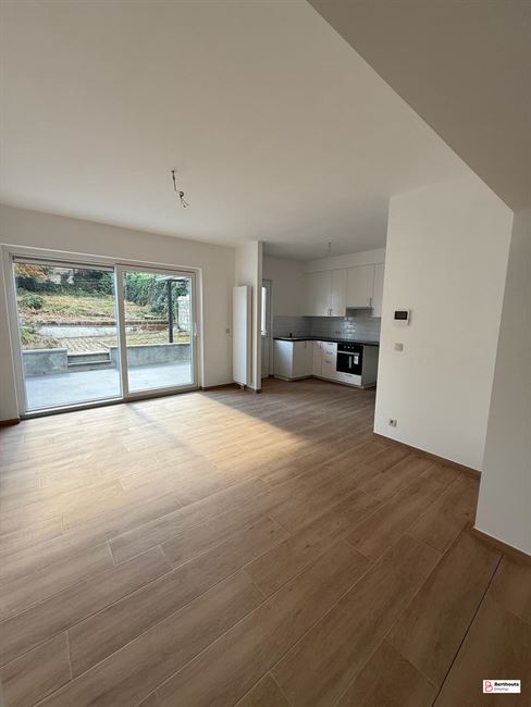 GERENOVEERDE WONING MET 5  SLKMS