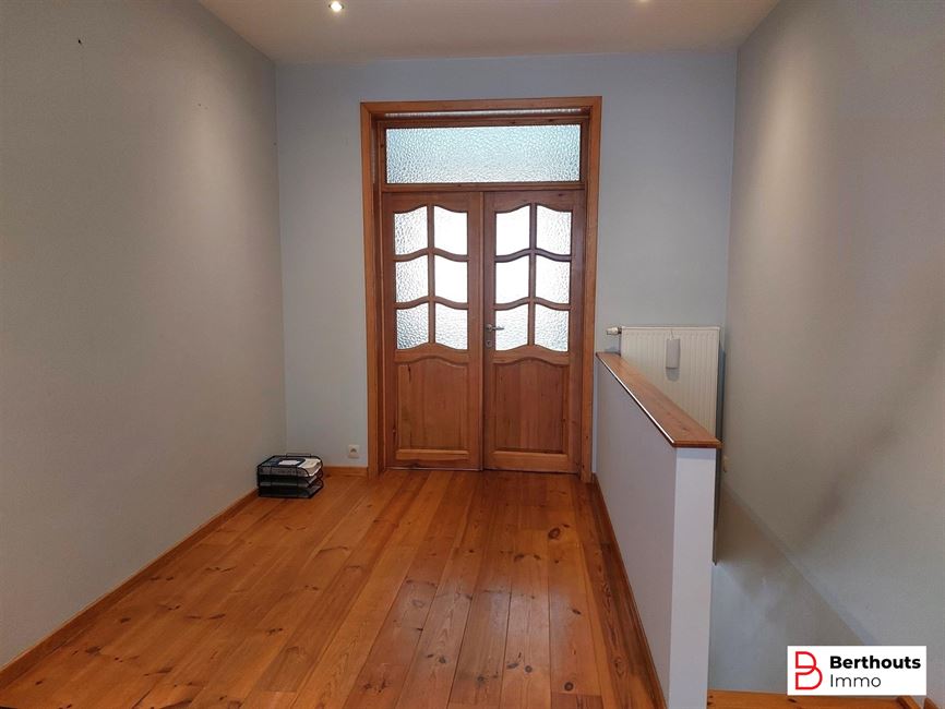 OBRENGSTEIGENDOM MET 2 APPARTEMENTEN