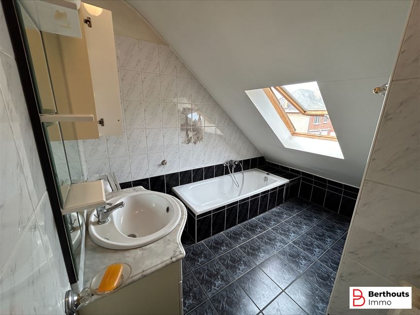 14 studio’s, 8 appartementen, 1 grote duplex - Volledig verhuurd!