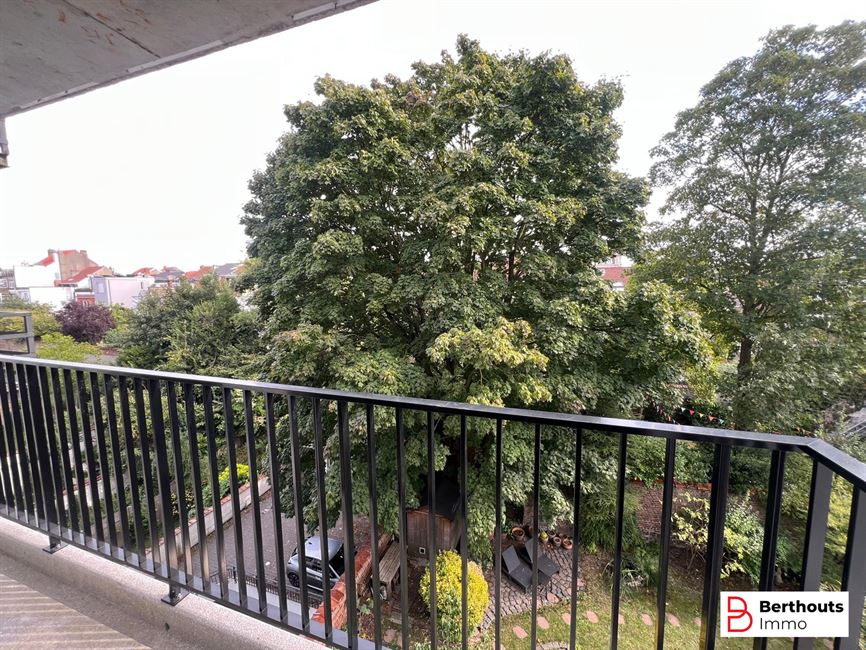 Opbrengsteigendom met 10 appartementen 14 parkings /14 kelders