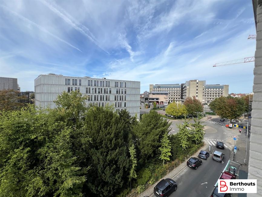 Opbrengsteigendom met 10 appartementen 14 parkings /14 kelders